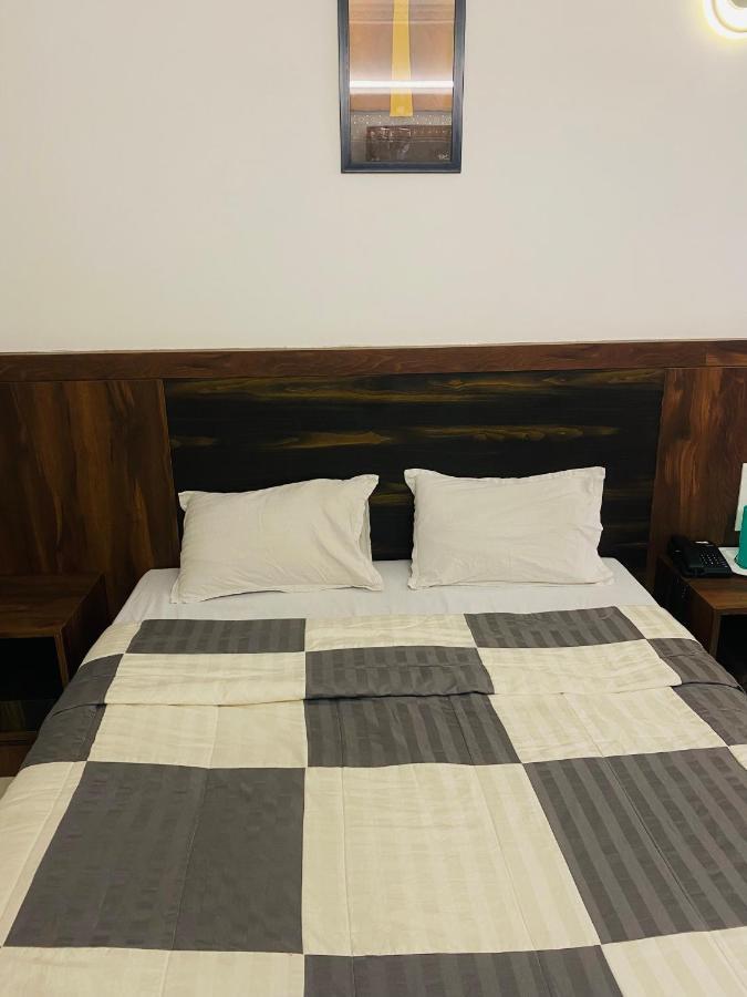Hotel Sai Ssl Ширди Екстериор снимка